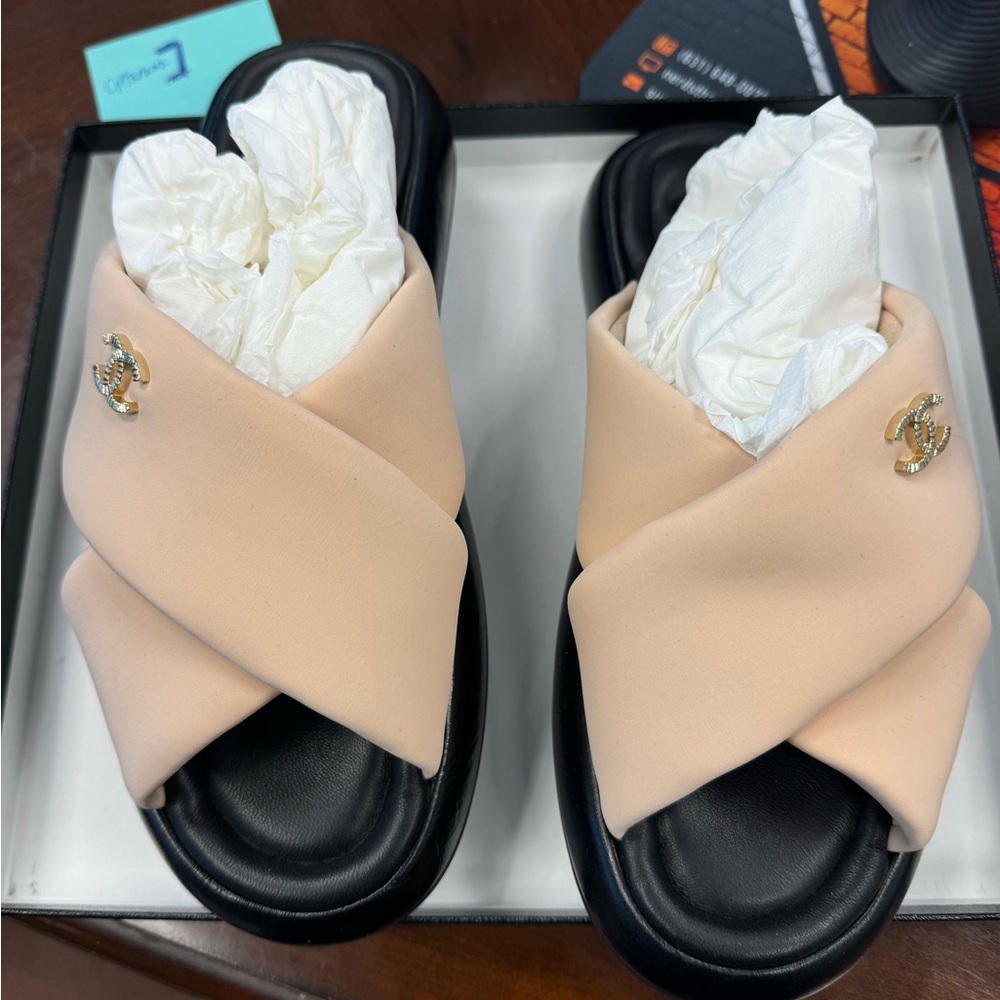 CHANEL Cream and Black Sandals with Criss-Cross Design and Comfortable Padding